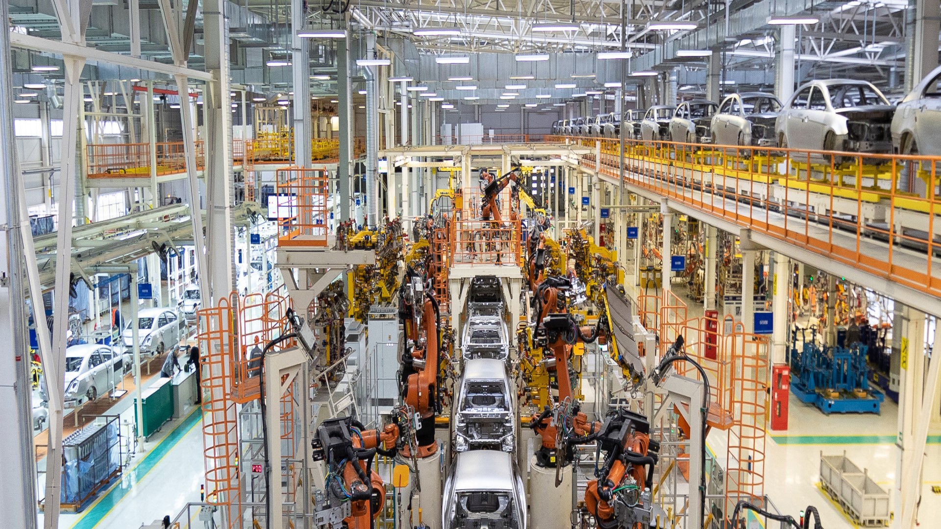 Automotive assembly line with robots