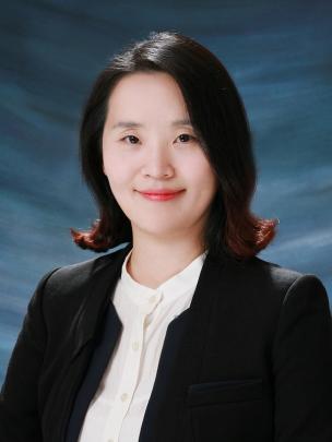 Jinjoo Lee Headshot